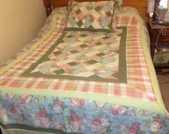 Vintage Laura Ashley Twin Quilt, Roses Cottage Chic Cotton Coverlet