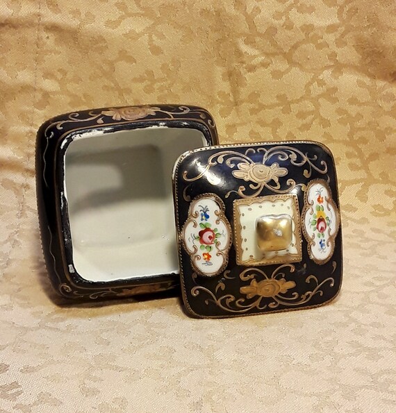 Antique Hand Painted Nippon Porcelain Powder Box … - image 3