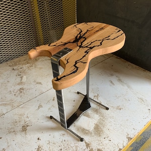 Kaffee / Seite / Ende / Gitarren-Tischholz Raund / Fraktal verbrannt Live Edge Rustikaler einzigartiger Fluss benutzerdefinierter zurückgeforderter Luxusholzplatteküche / sehpa Tisch