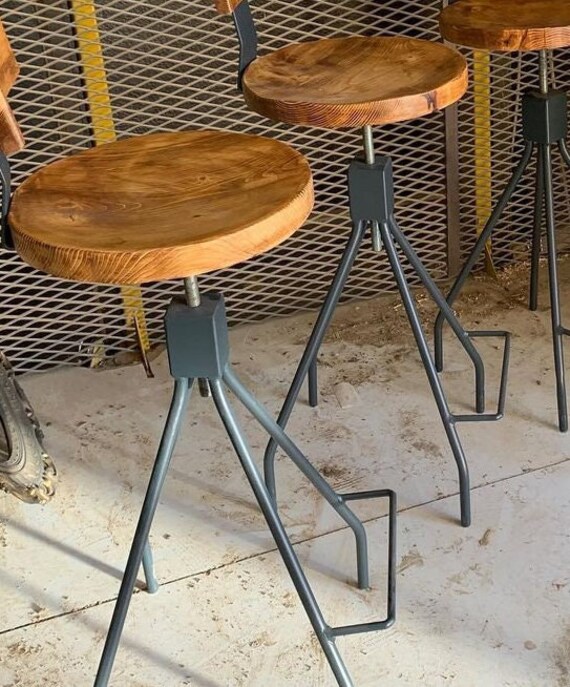 Adjustable outdoor 2024 bar stools