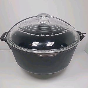 Vintage WAGNER / GRISWOLD Cast Iron 5 Qt Dutch Oven W/Glass Lid Made In USA