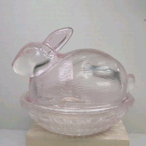 L.E. &quot;Smith Pink Glas Häschen Auf Nest 4,5 &quot;&quot;Schmuckstück Süßigkeitsschale VGUC Herrlich.&quot;