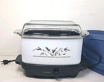 Olla de cocción lenta multiusos West Bend Vintage de 6 cuartos con tapa y bolsa de viaje.