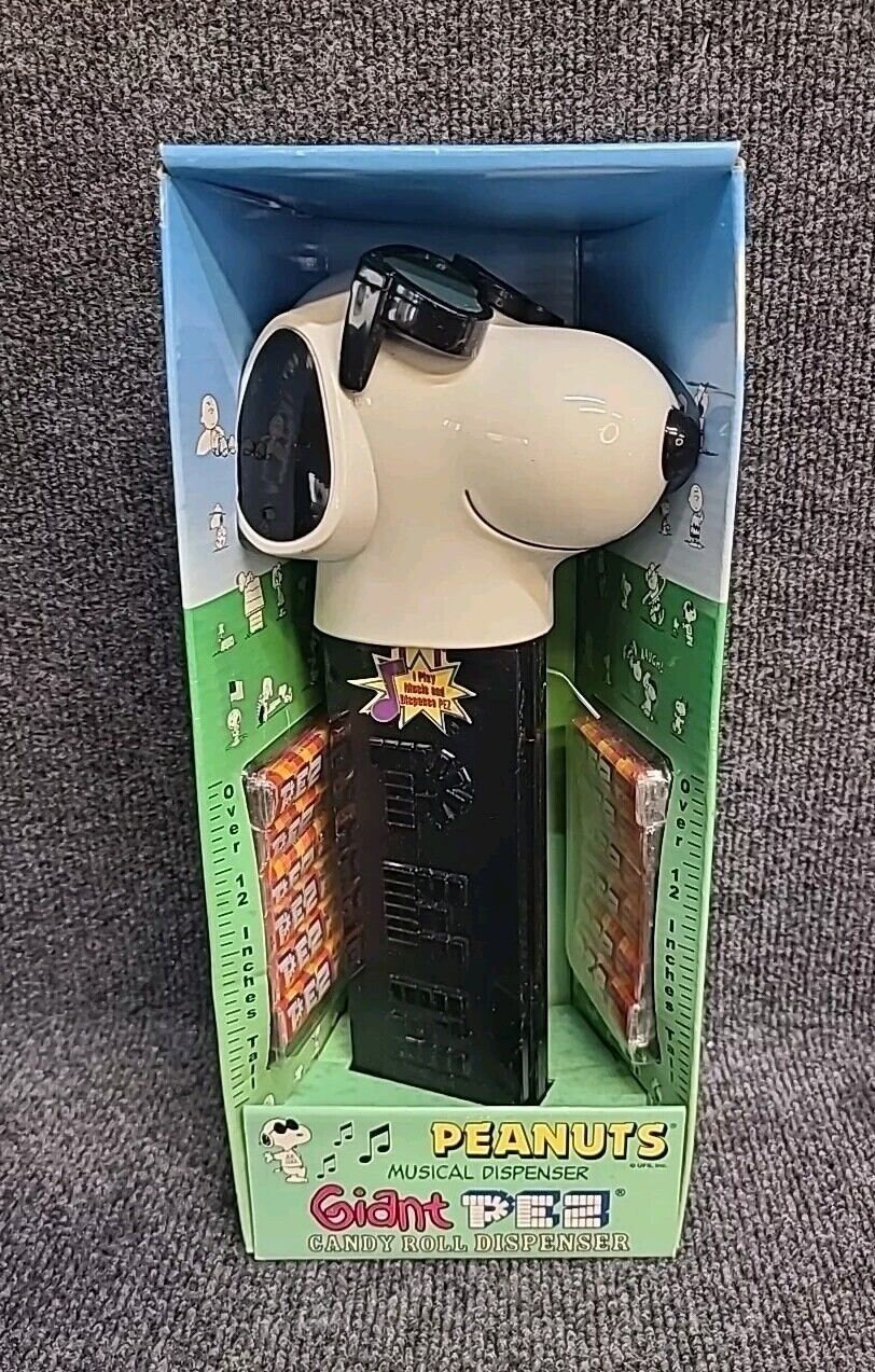 PEANUTS Giant PEZ SNOOPY 特大 Pez Giant Peanuts Snoopy Joe Cool w/Music - CandyMachines.com