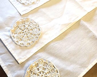 Set Of 4 NWOT  Vintage COUNTRY Living Crochet Napkins Cream 18 X 18