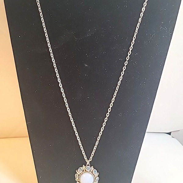 Vintage Avon Womens Silvertone Moon Magic Pendant Necklace 1974 Blue Gemstones