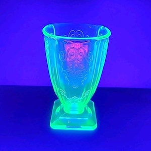 Vintage 1930&#39;s Lorain Basket Green Footed TUMBLER Indiana Uranium Glass