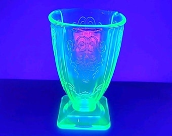 Vintage 1930&#39;s Lorain Basket Green Footed TUMBLER Indiana Uranium Glass