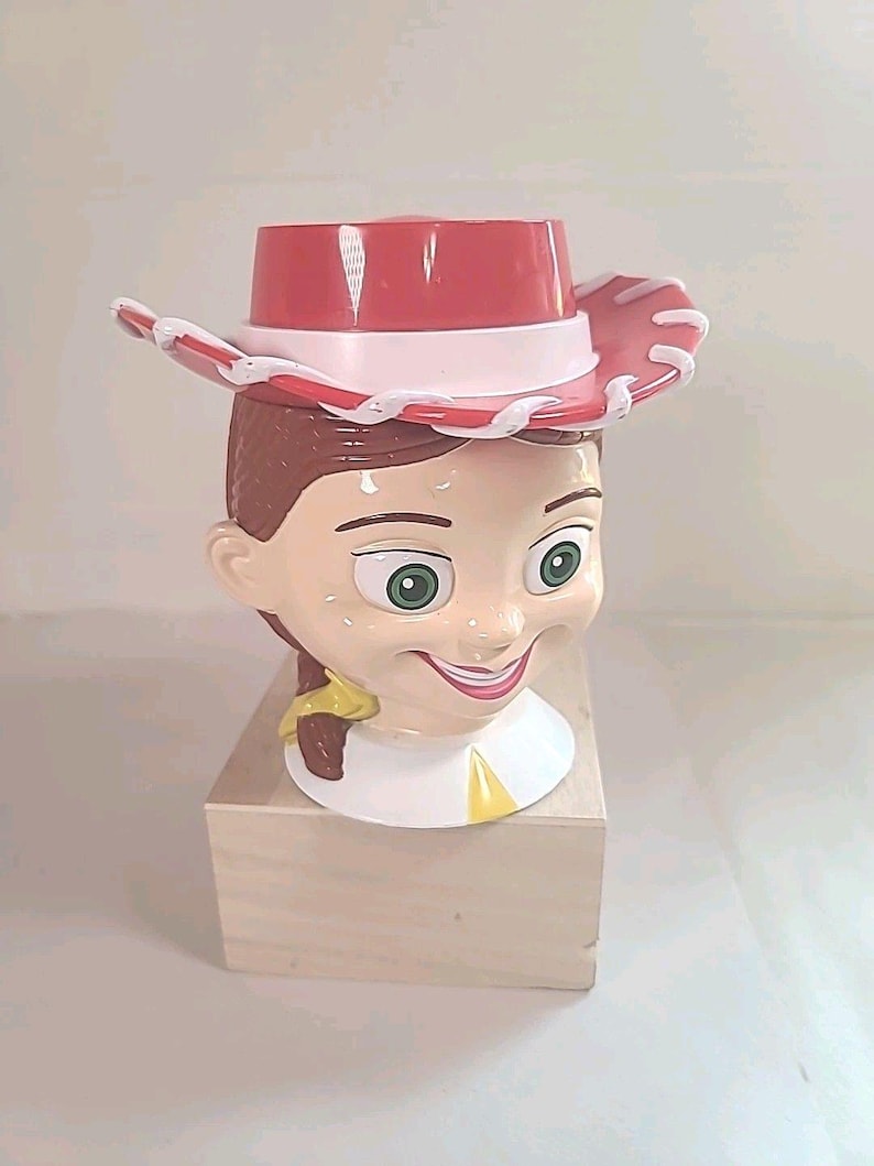 Kubek Vintage Jessie Toy Story Disney na lodzie z klapką Pixar zdjęcie 1