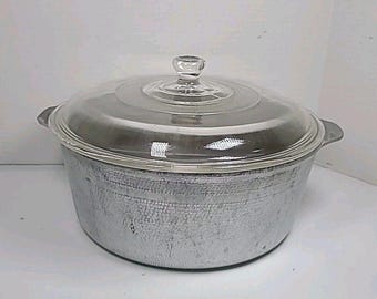 Olla vintage de aluminio martillado de 25 cm con tapa de vidrio Fire King, fabricada en EE. UU.