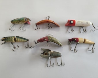 Lot of 7 6 Wooden, Hand Painted Vintage Fishing Lures 