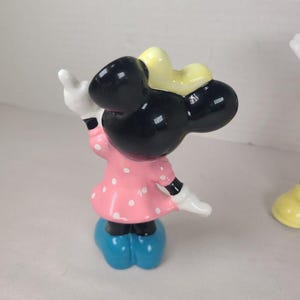 Vintage jaren 70 Disney Mickey & Minnie Mouse 4" keramische beeldjes (Made in Japan) afbeelding 3