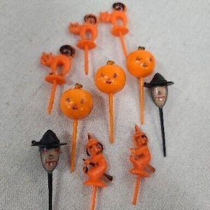 Lote de 10 adornos para pastel de plástico duro de Halloween de la década de 1960: Bruja, Jol y Gato Negro.