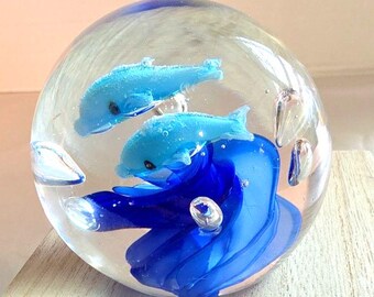 Vintage Kunst Glas Delphin Briefbeschwerer Ozeanwellen Blue Swirl