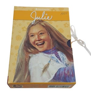 American Girl Julie 1974 Zestaw pudełkowy z 6 książkami Ulubione rzeczy Gra Twarda oprawa