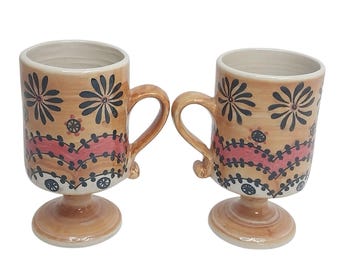 Juego de 2 tazas de pedestal de cerámica beige pintadas con motivos florales de Anthropologie