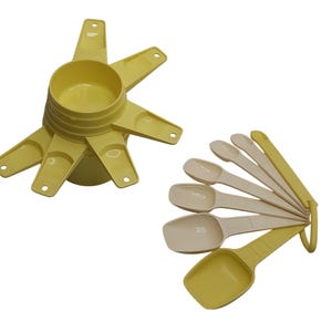 Tupperware Vintage Yellow and White Plastic Nesting Measuring Cups & Spoons Retro