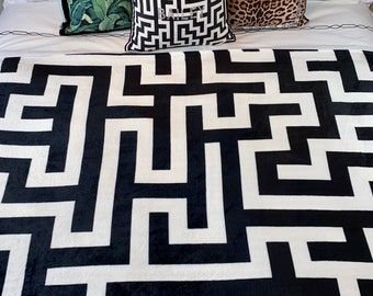Design Geometric Woven- Throw Blanket for Bedroom Living Rooms Sofa Couch I Customize Sherpa Fleece Geometric- Printed Soft Cozy Lightweight Durable Plush Design Geometric Woven- Throw Blanket for Bedroom Living Rooms Sofa Couch I Customize Sherpa Fleece Geometric- Printed Soft Cozy Lightweight Durable Plush