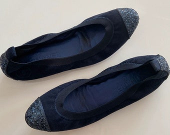 CHANEL Ballerinas aus nachtblauem Kalbsveloursleder und Pailletten, P. 39,5 Fr, sehr guter Zustand