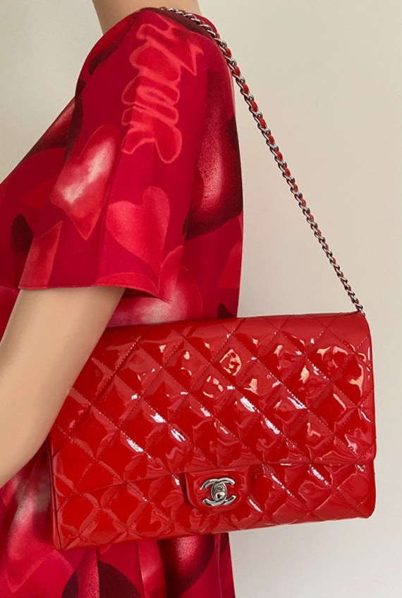 CHANEL Classic Single Flap Bag in Red Patent Leather Dustbag 