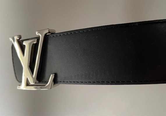 LOUIS VUITTON LV M9821 Monogramm-Wendegürtel aus schwarzem Leder 
