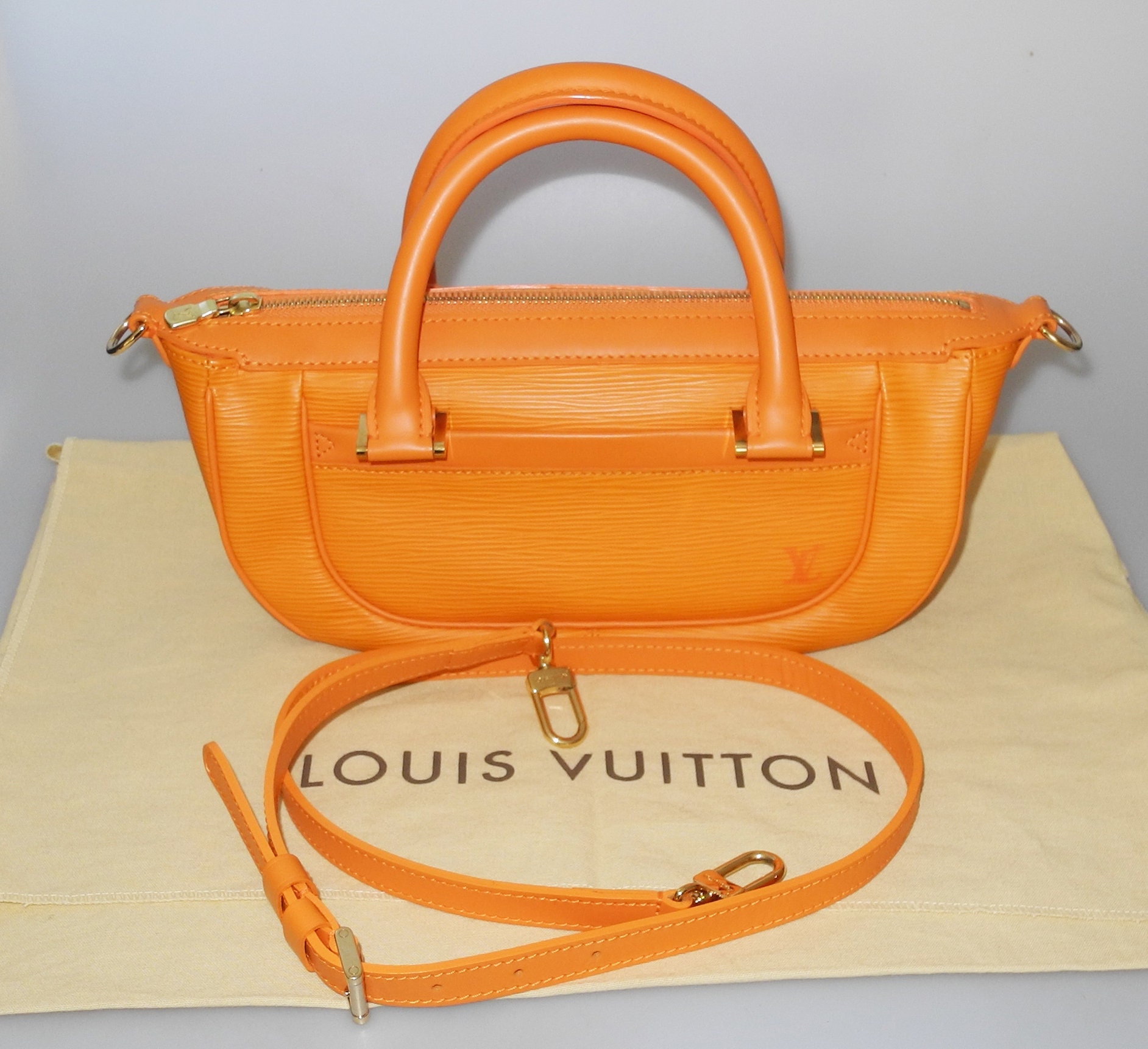 Louis Vuitton Mandarin Epi Leather Sarvanga Crossbody Clutch Bag