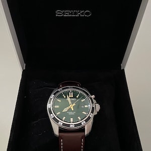 Seiko Kinetic 100M men's quartz watch brown leather strap new condition in boxes