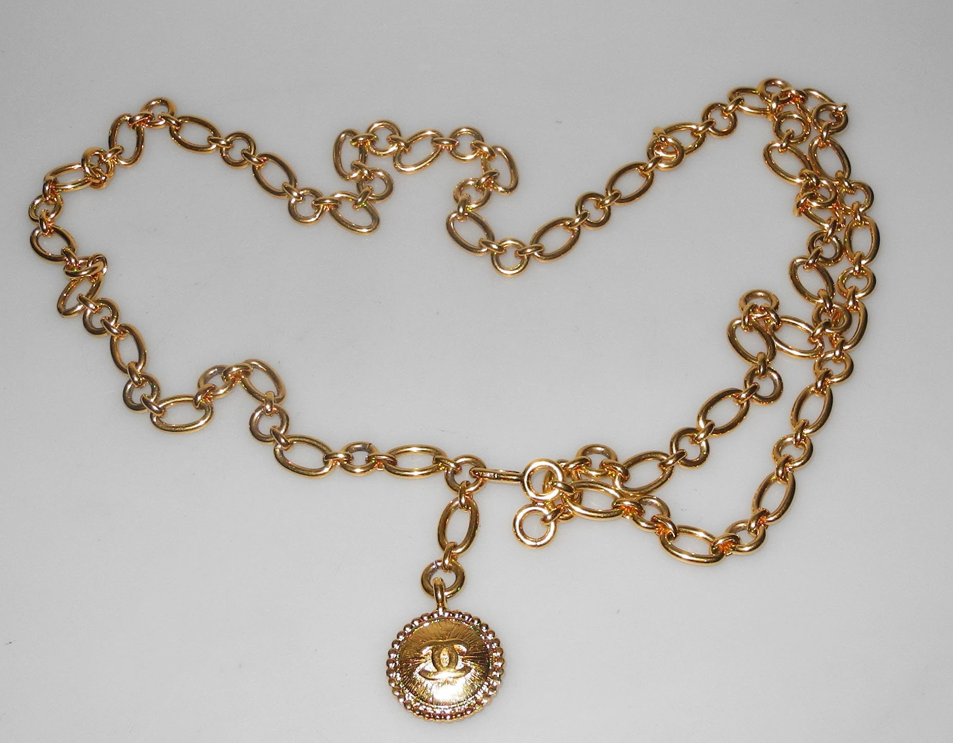 CHANEL Gold Metal Chain Belt Logo Medallion Vintage T.99 Cm