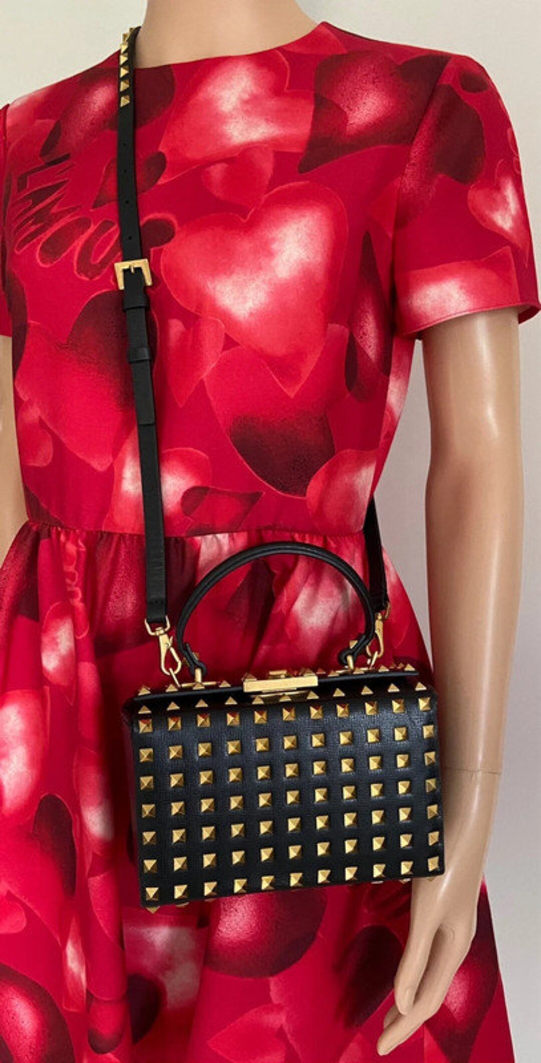 Valentino Garavani - Authenticated VRing Handbag - Leather Burgundy Plain for Women, Never Worn
