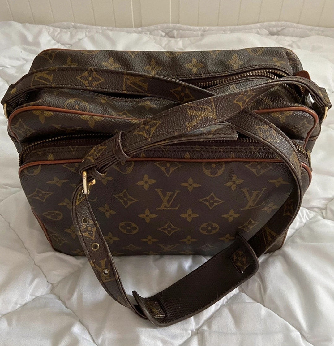 LOUIS VUITTON VINTAGE MONOGRAM CANVAS CROSSBODY BAG NILE GM