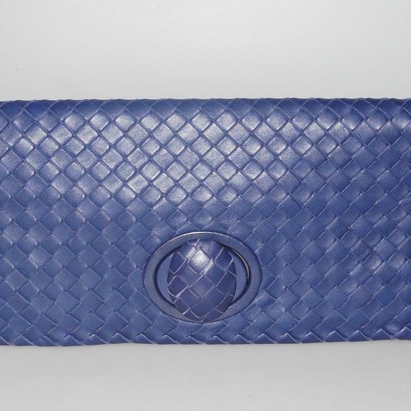 BOTTEGA VENETA Clutch grande de piel tejida azul marino, muy buen estado