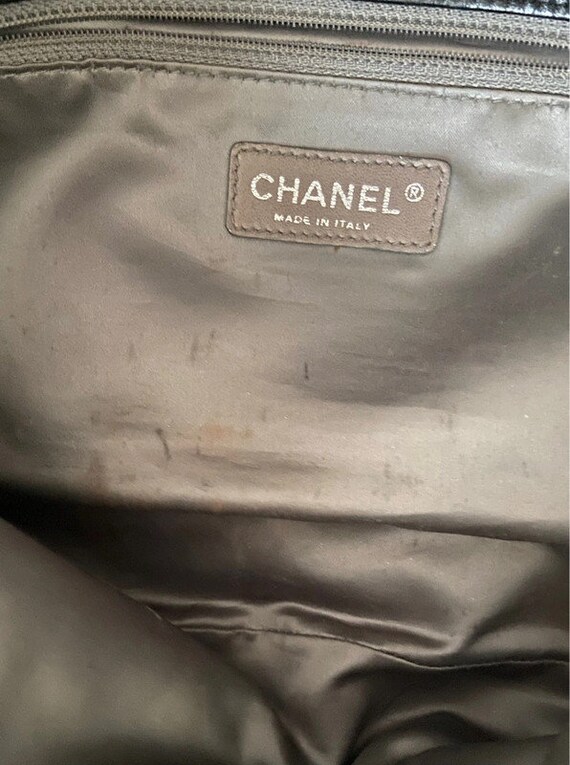 CHANEL BAGUETTE BAG in quilted black leather, vin… - image 7