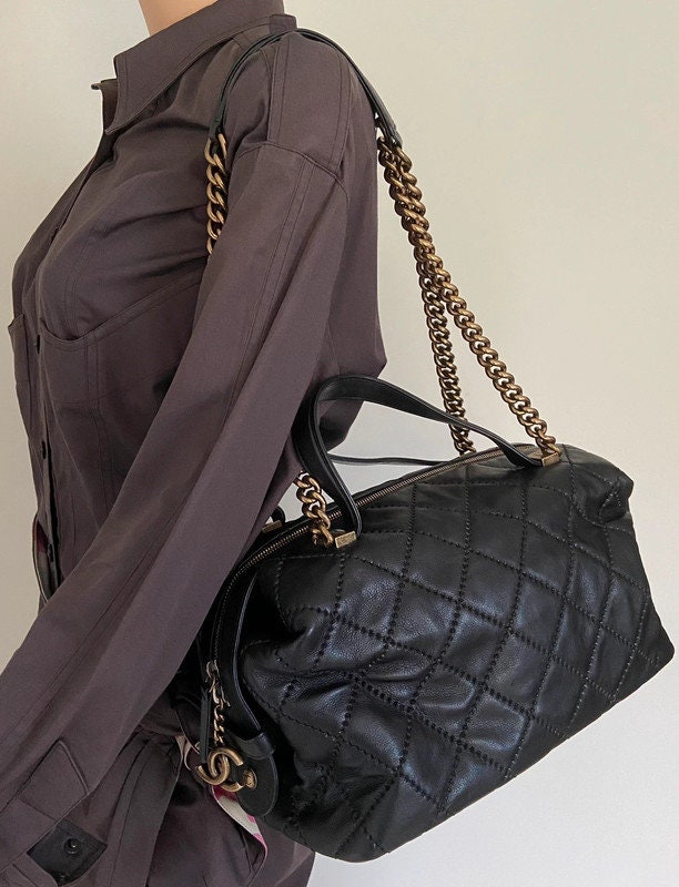 Sac camera cuir noir matelassé CHANEL - It Bag