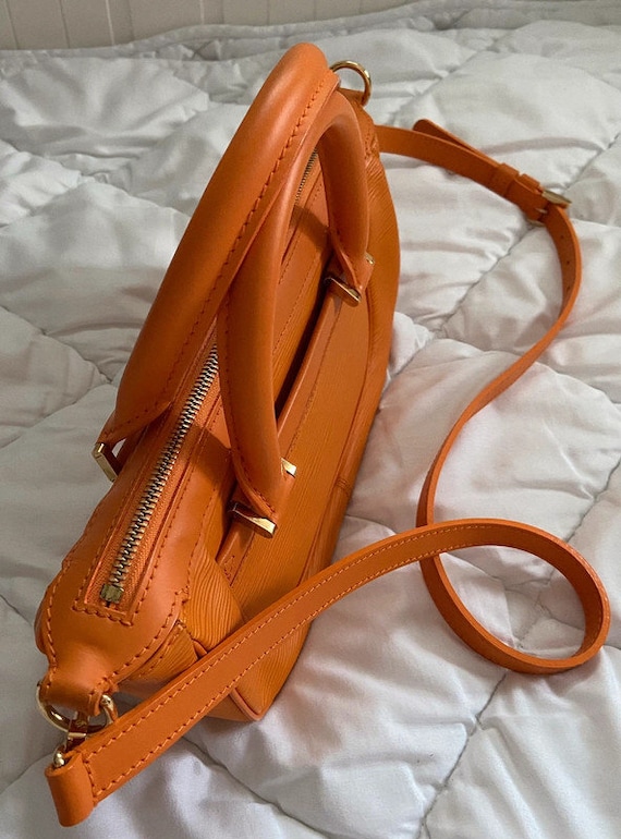 Louis Vuitton Vintage - Epi Dhanura PM Bag - Orange - Leather and