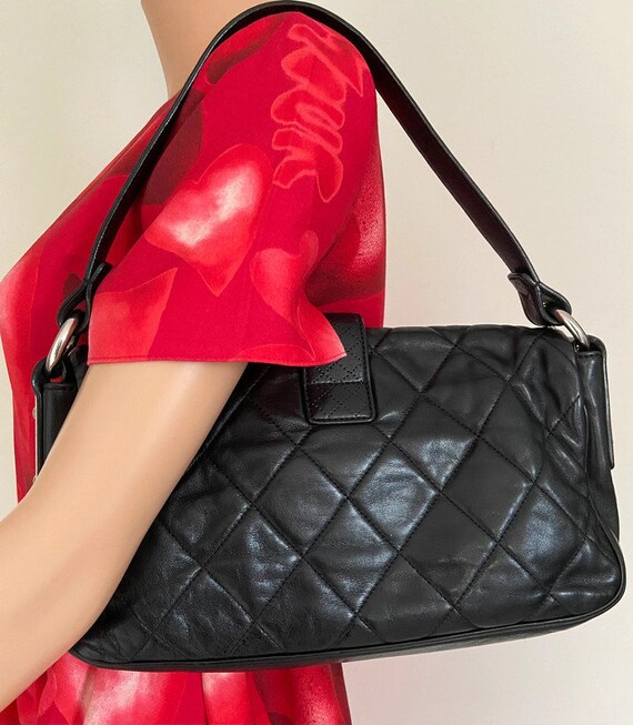 CHANEL BAGUETTE BAG in quilted black leather, vin… - image 3