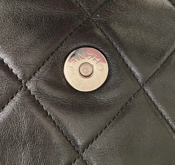 CHANEL BAGUETTE BAG in quilted black leather, vin… - image 6