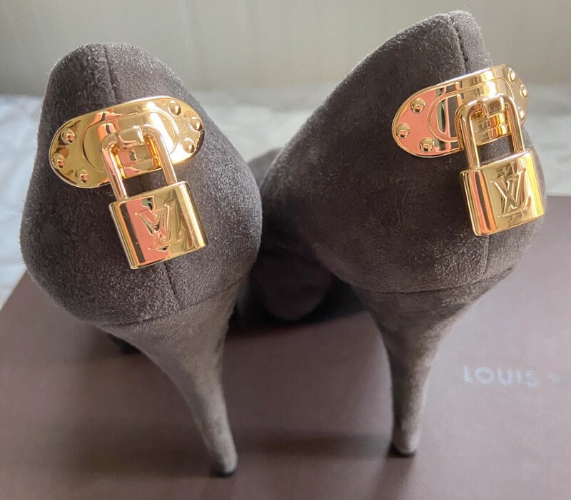 Louis Vuitton Escarpins en daim gris souris cadenas hauts talons dans leur boite P.37 Etsy France