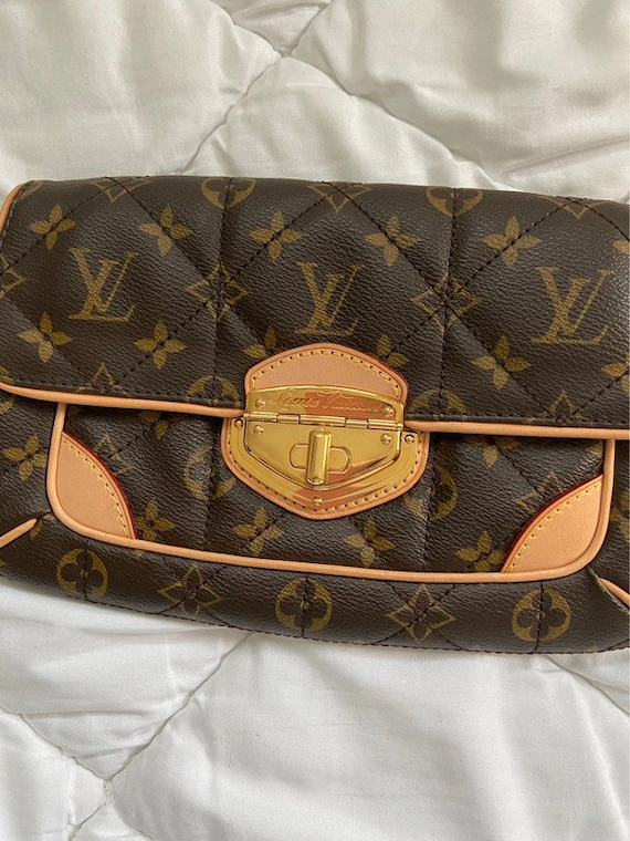 LOUIS VUITTON POCHETTE in Monogram Canvas and Beige Leather 