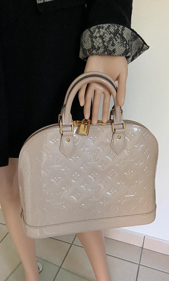 Louis Vuitton Alma Bag in Pink Monogram Patent Leather, Small Model, Dustbag, Very Good condition