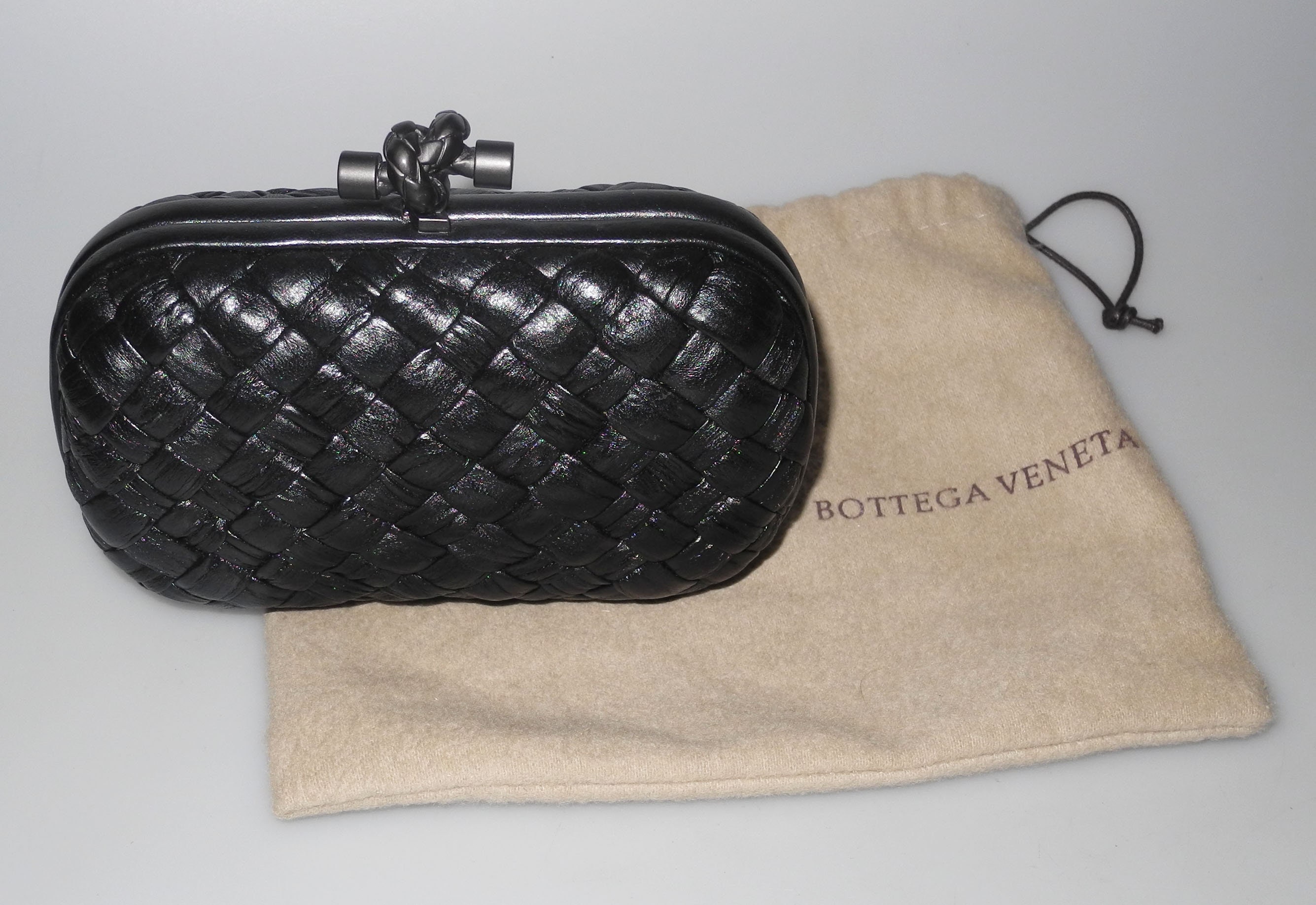 Bottega Veneta - Authenticated Pochette Knot Clutch Bag - Metal Anthracite Plain for Women, Very Good Condition