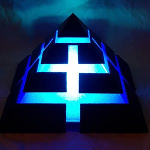 Pyramide LED Lampe Blau aus PLA