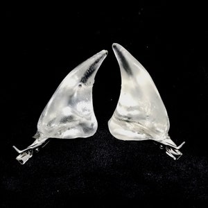 MILCHGLAS | Resin Hörner Haarspange | Clip-On Teufel Hörner | Halloween Accessoires oder Rave Accessoires und Anime Geschenke für Hörner Cosplay
