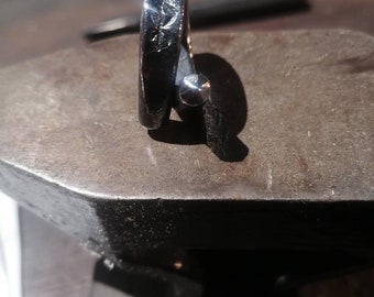 Geschmiedeter Ring, inspiriert von Wikingern