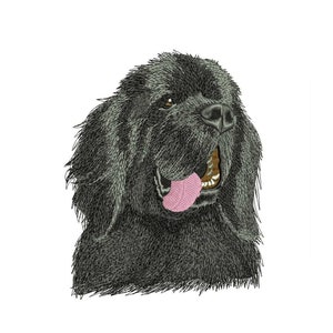 Può includere: Disegno ricamato di un cane nero di Terranova con la lingua di fuori. Il pelo del cane è dettagliato con punti.