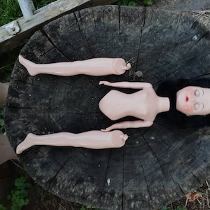 Vintage 1940&#39;s sleepy eyed doll in pieces. Perfect to redo her as a  sweet doll or turn her into a creepy doll in a holloween craft?