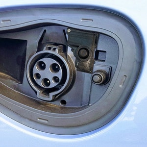 Chrysler Pacifica Plug-in Hybrid Charging Port Light