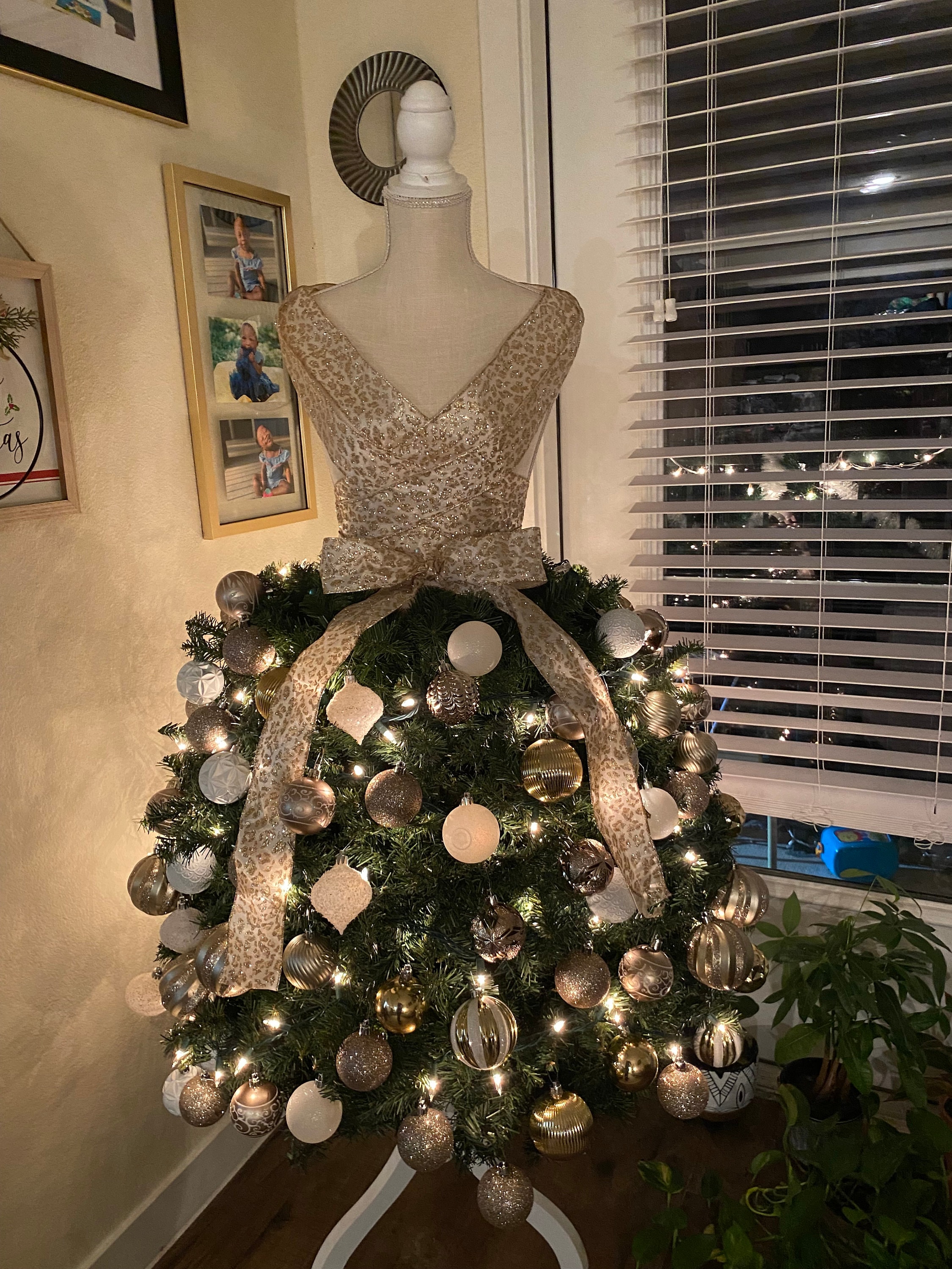 How to make a mannequin Christmas Tree