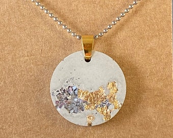 Halskette Betonschmuck Edelstahl Silber aus Beton mit Blattgold (24 Karat), Silberschmuck Damen, Kette Silber, Schmucktrends 2020
