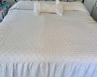 VTG Cabin Crafts Winter White Squiggle Chenille Bedspread EUC