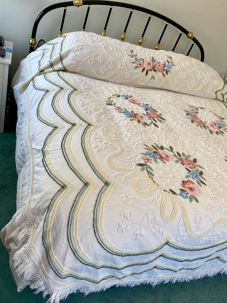 Vintage Chenille Bedspread Cabin Crafts Beautiful Floral Wreaths